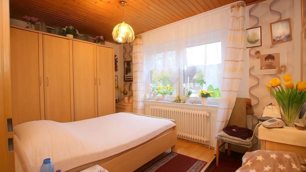 Immobilie in Edewecht - Ein-/Zweifamilienhaus mit großzü. Garten, Garage sowie abtrennbarem Bauplatz in Edewecht-Osterscheps - Bild 1