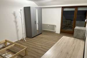 Renoviertes WG-Zimmer-Dachgeschosswohnung in Neu-Ulm mit Balkon u. Einbauküche  – Am Hügel 8, 89233 Neu-Ulm – Vorschaubild 7