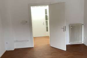 Helle 84-qm Altbau-DG-Wohnung; schöner Grundriss; zentrale Lage – Waldhausener Straße 223, 41061 Am Wasserturm, Mönchengladbach – Vorschaubild 4