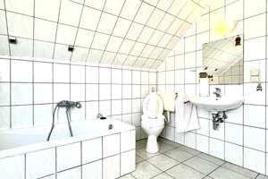 Gepflegtes Einfamilienhaus mit Terrasse, Doppelgarage und 700 M² wunderschönem Grundstück in Vacha-O – Die vollständige Adresse der Immobilie erhältst du vom Anbieter., 36404 Vacha – Vorschaubild 39