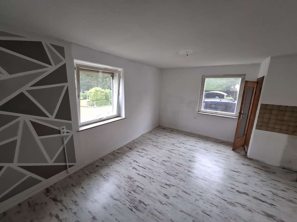 Immobilie in Neustadt bei Coburg - *Provisionsfrei* Neustadt bei Coburg,  2 Wohnungen zur Selbstnutzung + Ausbaureserve - Bild 2