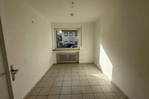 *** renovierte 3 Zimmer-Wohnung im EG mit Garage und großem Garten - gute BAB Anbindung *** – Asdonkstraße 40, 41066 Bettrath-Hoven, Mönchengladbach – Vorschaubild 3