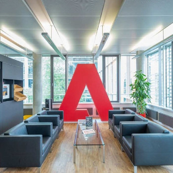 STOCK - CAMPUS | HOHE DECKEN | PARKETT