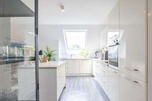 Hochwertige Dachgeschosswohnung mit besonderem Charme und smartem Komfort in Junkersdorf – Die vollständige Adresse der Immobilie erhältst du vom Anbieter., 50858 Junkersdorf, Köln – Vorschaubild 3