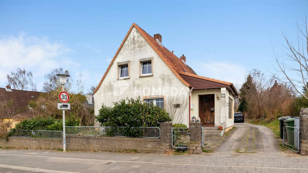 Immobilie in Preetz - Haus im Dornröschenschlaf! 1-2 Familienhaus auf großem Grundstück sucht kreative Gestalter - Bild 2