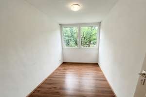 Helle und charmante 4-Zimmer-Wohnung mit Westloggia und Blick ins Grüne in München-Johanneskirchen – Die vollständige Adresse der Immobilie erhältst du vom Anbieter., 81927 Johanneskirchen, München – Vorschaubild 14