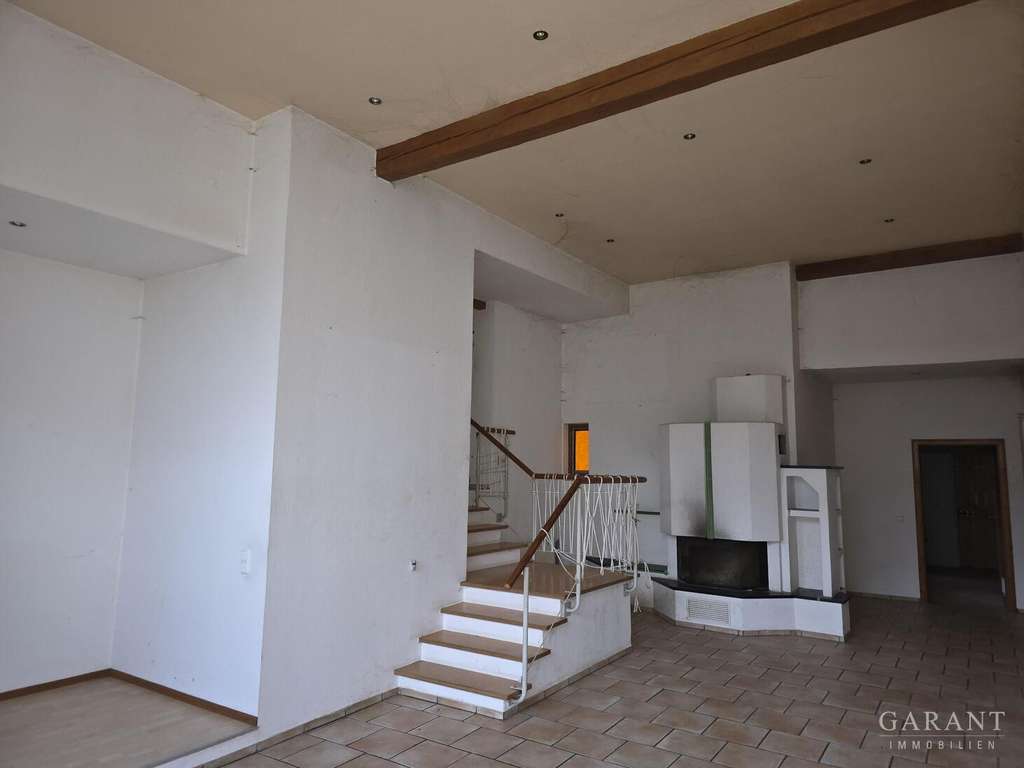 Immobilie in Trochtelfingen - Wohnhaus mit Ausbaureserve, Tenne und zusätzlichem Grundstück - Bild 2