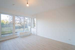 FRISCH SANIERT: Schöne 2-Zimmer-Wohnung mit BALKON und EBK im Zentrum von Schnelsen