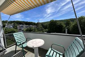 Gut vermietete Dachgeschosswohnung mit Balkon und Fernblick (teilmöbliert)