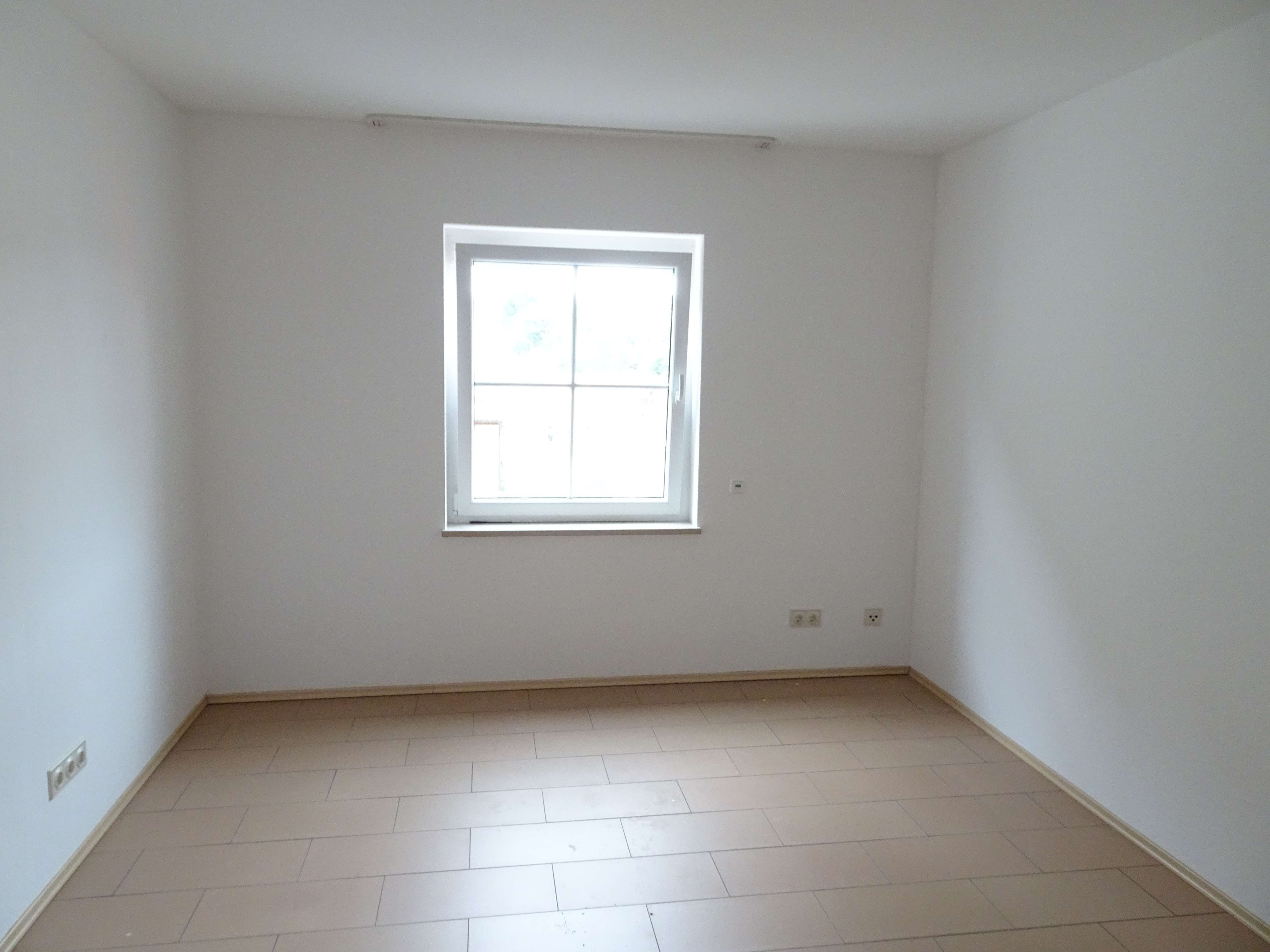 Immobilie in Wilhelmsdorf - Mehrfamilienhaus mit vier Wohnungen und Lager in Wilhelmsdorf bei Emskirchen - Bild 6