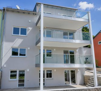 Stilvolle Souterrainwohnung mit großer Terrasse & Garage