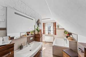 Modernisiertes Einfamilienhaus mit stilvollem Garten – Regensburg (Kreis) – Vorschaubild 8