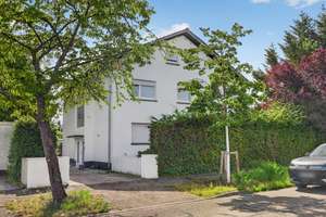 Großzügig wohnen mit Stil – 4-Zimmer-Eigentumswohnung mit Sonnenbalkon und Garage