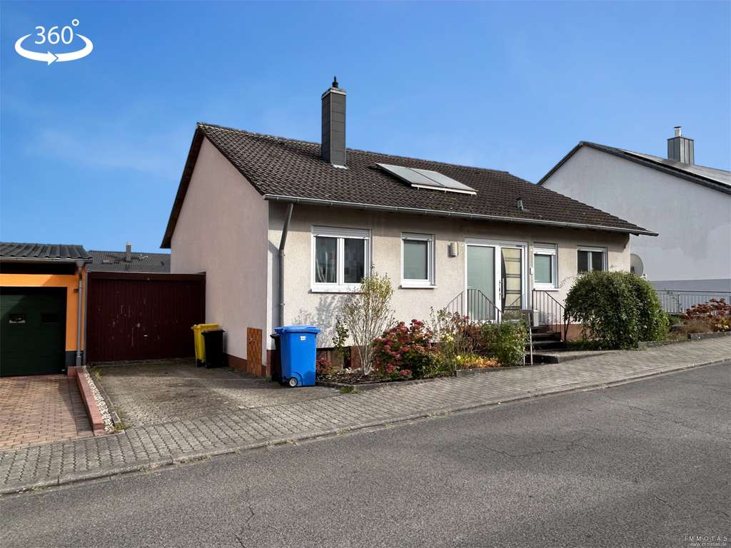 Einfamilienhaus mit Garten und Garage in ruhiger Wohnlage
