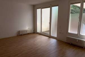 Riesige Familienwohnung mit Terrasse und Gäste-WC!  – Simon-Bolivar-Straße 19, 13055 Alt-Hohenschönhausen, Berlin – Vorschaubild 1