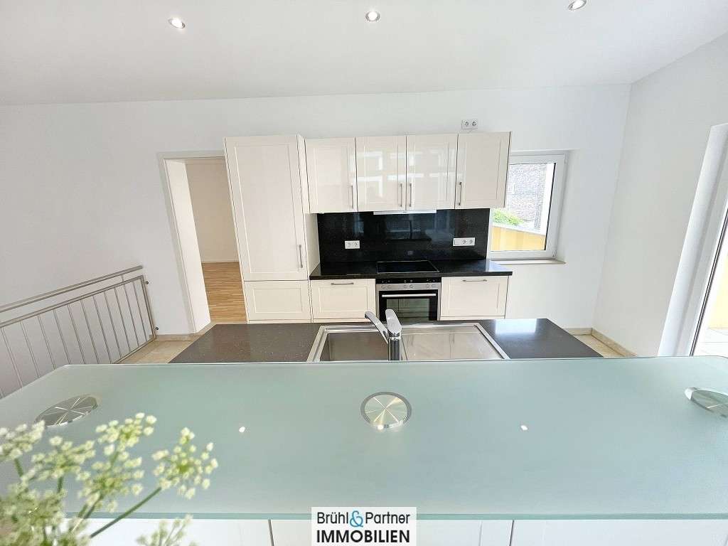 Immobilie in Nierstein - Ziehen Sie mit Ihren Eltern ein - zwei kernsanierte Häuser nebeneinander - modern und pflegeleicht - Bild 3