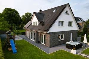 Modernes Einfamilienhaus mit Gästehaus, Pool & Traumgarten – Einziehen & Wohlfühlen! – Die vollständige Adresse der Immobilie erhältst du vom Anbieter., 23858 Wesenberg – Vorschaubild 3
