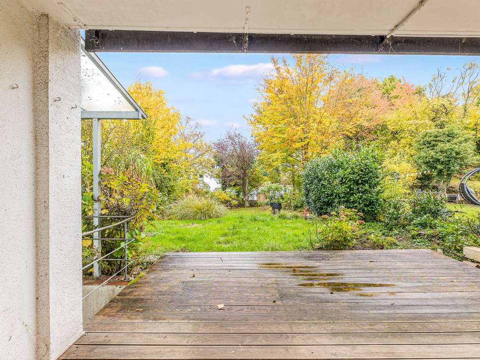 teilüberdachte Terrasse