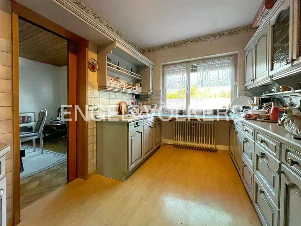 Immobilie in Löhnberg - Großzügiges Ein- bis Zweifamilienhaus mit Terrasse in begehrter Aussichtslage - Bild 2