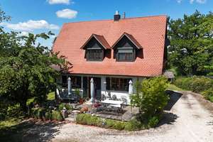 Idyllisch gelegenes Einfamilienhaus, mit großem Grundstück und vielfältigen Nutzungsmöglichkeiten – Die vollständige Adresse der Immobilie erhältst du vom Anbieter., 91634 Wilburgstetten – Vorschaubild 2