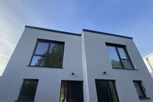 Zweifamilienhaushälfte KFW40, QNG in Bohnsdorf  mit Terrasse , eigenem Garten und Aussenstellplatz – Schulzendorfer Str. 107, 12526 Bohnsdorf, Berlin – Vorschaubild 1