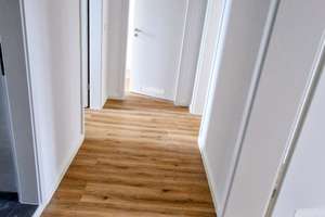 Traumhafte 3-Zimmer-Altbauwohnung mit Balkon – Erstbezug nach Komplettsanierung – 63067 Messehalle, Offenbach am Main – Vorschaubild 9