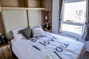 *Ihr Ferienhaus an der Nordsee* Neues Chalet auf schönem Grundstück am Deich des Jadebusens – Brachvogelweg 1, 26349 Wesermarsch (Kreis) – Vorschaubild 9
