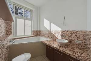 Stilvolle Hochparterre-Wohnung mit Terrasse in herrschaftlicher Villa – Die vollständige Adresse der Immobilie erhältst du vom Anbieter., 12205 Lichterfelde, Berlin – Vorschaubild 9