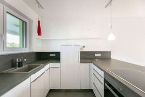 Zentrale, ruhige u. moderne Dachgeschosswohnung mit Südbalkon – An der Caponniere 5, 89231 Neu-Ulm – Vorschaubild 2