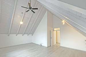 Gemütliche, helle 2-Zimmer-Dachgeschosswohnung mit Weitblick in Kirchheim ! – Schlehenring 24 a, 85551 Kirchheim bei München – Vorschaubild 5