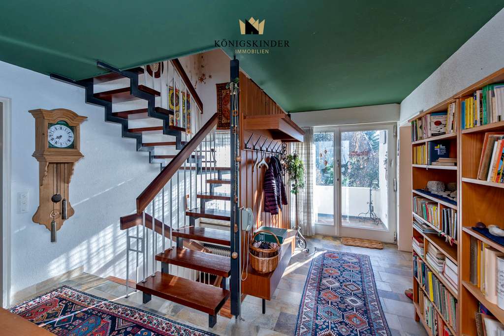 Immobilie in Bad Urach - Riesiges Anwesen in fantastischer Lage! EFH mit ELW mit großem Garten, fantastischer Aussicht - Bild 1