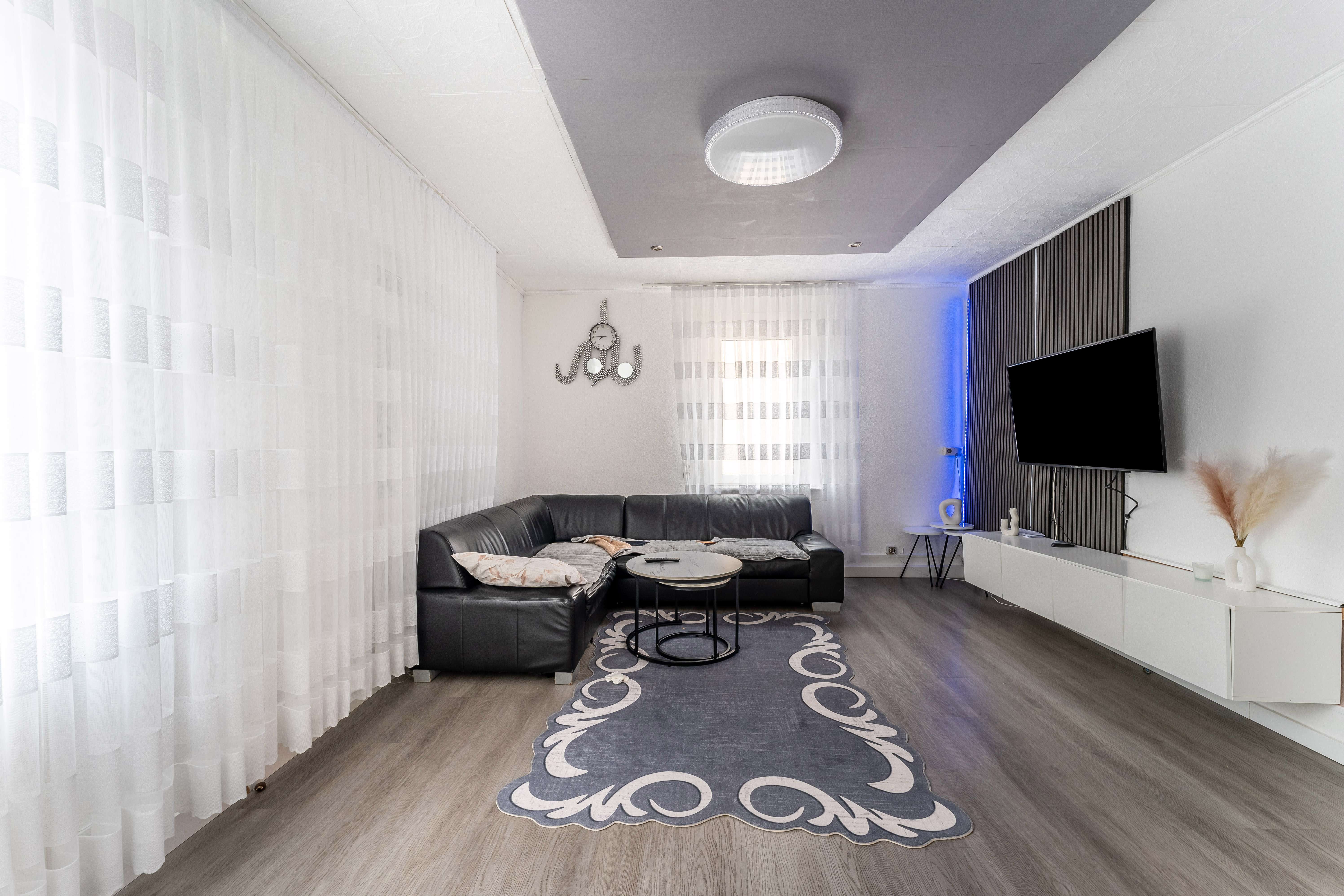 Immobilie in Schramberg - Anlageobjekt mit zwei vermieteten Wohnungen + Ladenlokal und sechs PKW-Stellplätzen - Bild 4