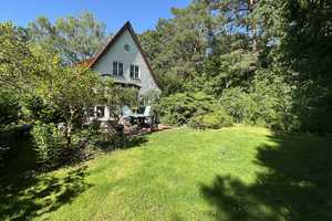 GARTENIDYLL IN NIKOLASSEE: Auf wunderbarem Sonnengrundstück mit Garten, Terrasse, Garage & Sauna! – Berlin – Vorschaubild 2