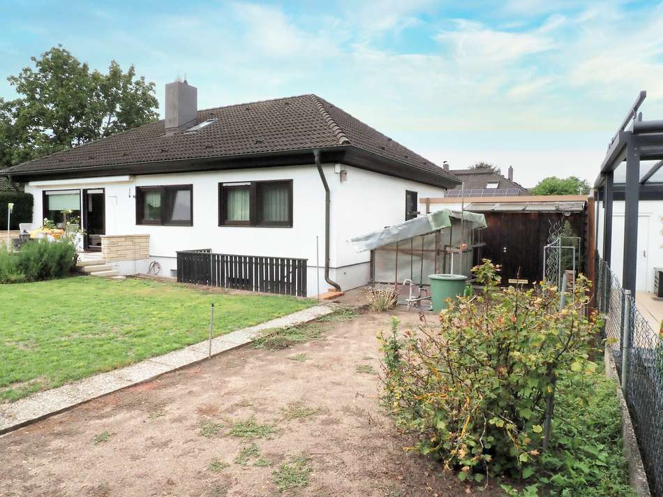 Rückseite mit Terrasse