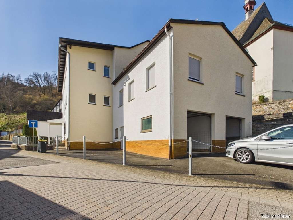 Immobilie in Schlangenbad - Großzügiges Ein- bis Zweifamilienhaus mit Gewerbefläche und zwei Garagen zu verkaufen - Bild 3