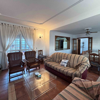 🏡 Freistehendes Haus mit fünf Schlafzimmern, Patio und zwei privaten Terrassen in Benalup-Casas Vie