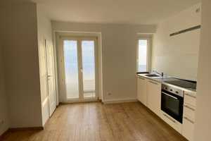 Großzügige und helle 3-Zi. Wohnung mit Balkon – Frankenstraße 24, 65183 Wiesbaden – Vorschaubild 1