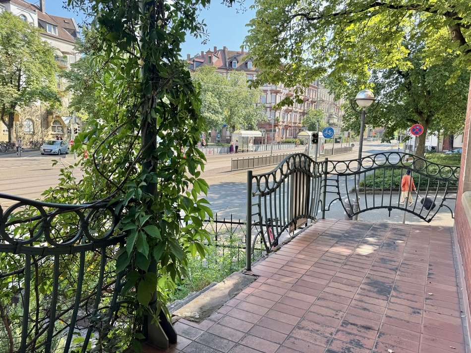 Balkon zur Straßenseite