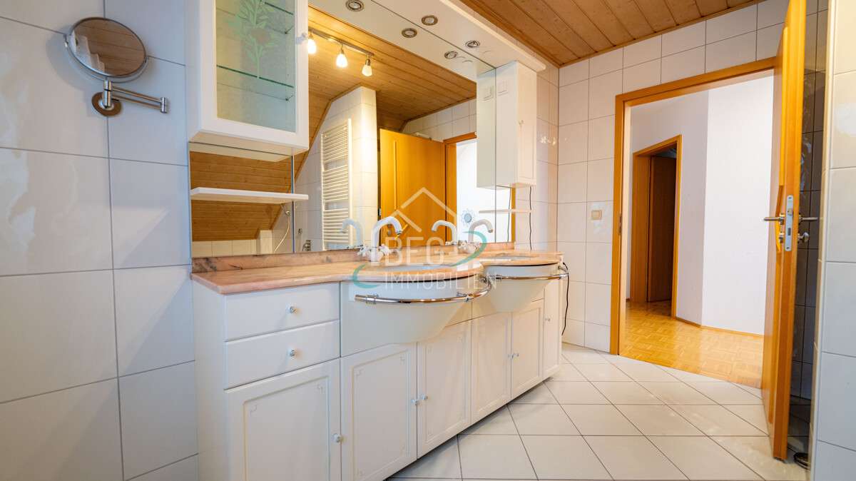 Immobilie in Stimpfach - Familienfreundliches Einfamilienhaus  mit Garten, Terrasse und Doppelgarage - Bild 3