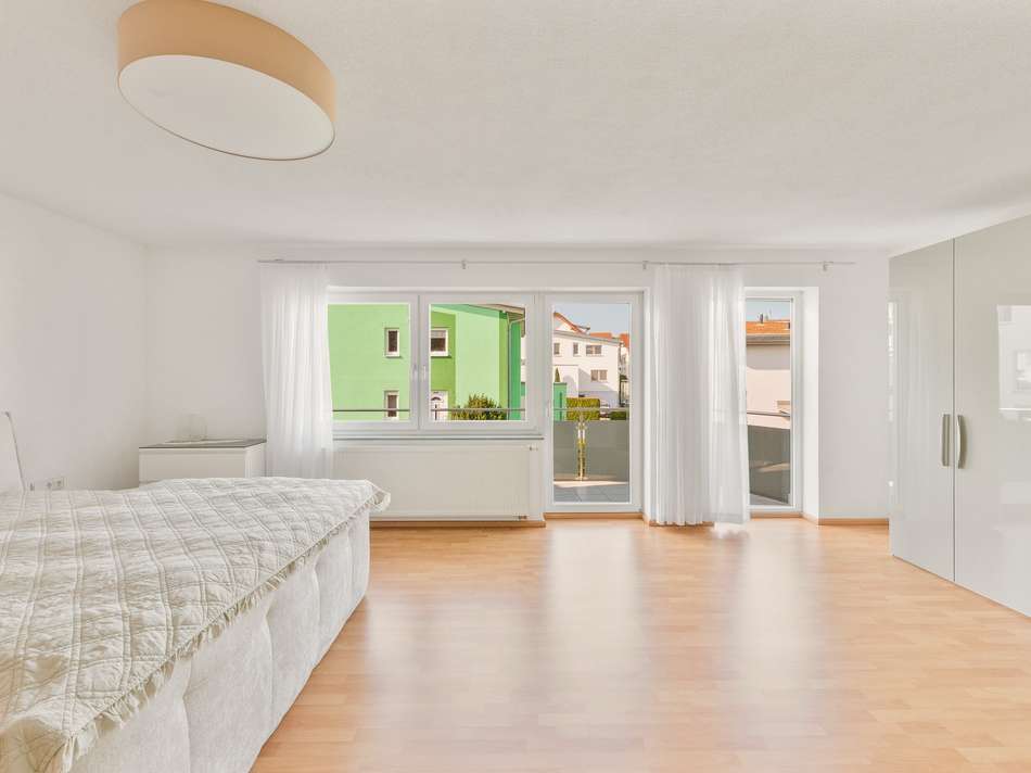 Schlafzimmer OG mit Zugang zum