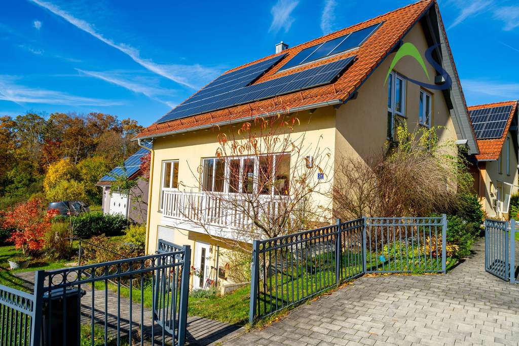 Immobilie in Hemau - Hausgefühl inklusive: Stilvolle Eigentumswohnung auf zwei großzügigen Etagen - Bild 2