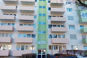 Ganz oben mit freiem Blick vom Balkon. Perfekt als Kapitalanlage. – Die vollständige Adresse der Immobilie erhältst du vom Anbieter., 86153 Am Schäfflerbach, Augsburg – Vorschaubild 2