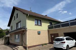 Mehrfamilienhaus mit Gewerbeeinheit