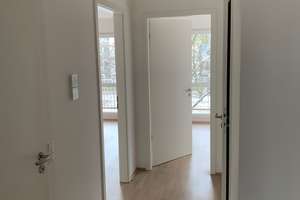 Moderne 3-Zimmer-Wohnung nahe BMW, EBK und 2 Balkonen und 2 Garagen – Fortnerstraße 22, 80933 Lerchenau-Ost, München – Vorschaubild 10