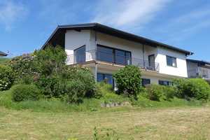 ***Traumhafte Aussicht! Wohnhaus mit großem Garten in ruhiger Wohnlage, direkt in Erbach*** – Odenwaldkreis – Vorschaubild 1