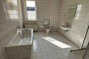 Neue Einbauküche! Große 3-Zimmer mit neuem Laminat und Wannenbad in guter Lage! – Olbernhauer Straße 22, 9125 Altchemnitz, Chemnitz – Vorschaubild 12