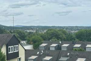 Wohnen mit Charakter: 2-Zimmer-Dachgeschosswohnung in Wiesbaden