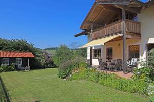 Ruhig gelegenes EFH mit Doppelgarage, Carport, Wärmepumpe & Weitblick am Tachinger See – Kirchfeldstraße 7, 83373 Taching am See – Vorschaubild 2