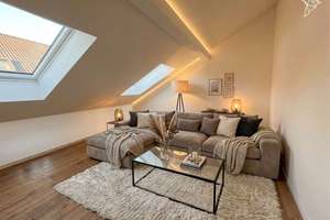ÜBER DEN DÄCHERN DARMSTADTS 🌅 Sonnige 3 Zimmer Dachgeschoss-Wohnung mit Balkon! – Die vollständige Adresse der Immobilie erhältst du vom Anbieter., 64291 Wixhausen, Darmstadt – Vorschaubild 2