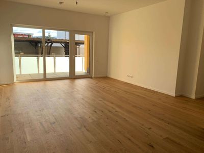 erstklasisge hochwertige Wohnung 2 ZKB Terrasse in zentraler Lage in Homburg-Beeden